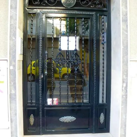 Modern In With Terrace - 58 M²